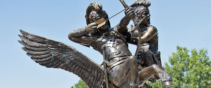 Volare Optimos statue