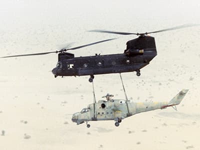 The Hind on its initial leg to Faya Largeau. This photo shows how well the Hind ‘flew’ beneath the Chinook.