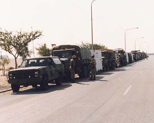 A PDB convoy transports the 50 kw AN/TRT-22 system from KFIA to Abu Ali Island, January 1991.