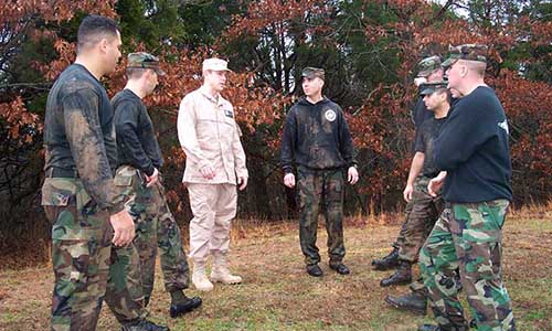 Eldard chats with Special Operations Aviation Training Company (SOATC) instructors during his attendance at Green Platoon.