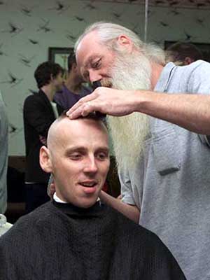 Ewen Bremner receiving 'high and tight' Ranger haircut