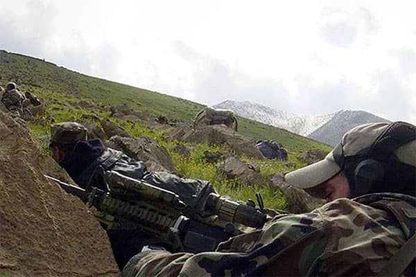 U.S. Army Special Forces from Task Force Viking advance on Ansar Al-Islam positions during Operation VIKING HAMMER, late March 2003.