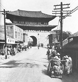 Suwon, Sim Yong Hae’s hometown, in September 1950.