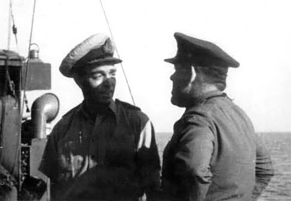 To conduct the amphibious landing of “W” Group, at this stage of the war Detachment 101 had to rely upon the boats of the Indian Royal Navy. Here Lieutenant Colonel Eifler talks with one of the ship’s officers.
