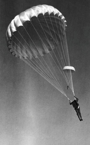 Parachute training was conducted in Helena for the combat echelons of the Force.
