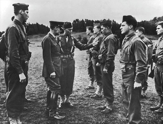 Brigadier General Lucian Truscott Jr. and Major William O. Darby inspect C Company, 1st Ranger Battalion on 2 September 1942 at Dundee, Scotland. The company commander, Captain William Martin is on the left.