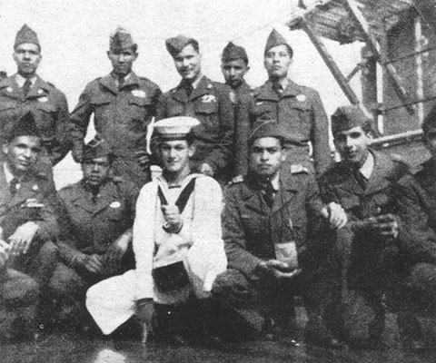 Seaman Rodrigo Barrientos Pérez posing with soldiers from Batallón Colombia.