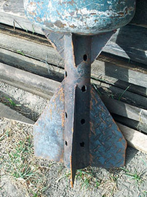 Non-slip pattern sheet iron (commonly used to make custom step-ups on U.S. trucks) fins for a bomba barbacoa.
