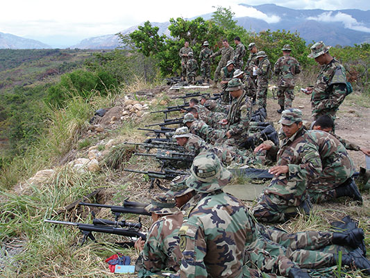 BACOA snipers and Americans firing the M40 sniper system at the Tolemaida range.