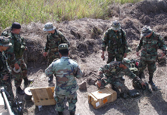 ODA 746 members and Colombians prepare demolition charges during training.