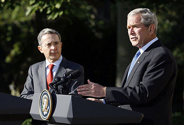 Colombian President Alvaro Uribe Vélez visits with President George W. Bush during Uribe’s visit to the United States in March 2004.