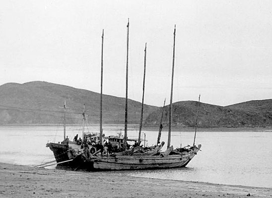 Two sailing junks at Chumen-do. A motorized junk could tow three of the sailing junks, each carrying up to 30 partisans. The junks were “volunteered” by the local fisherman who were paid in rice.