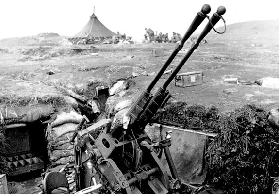 Japanese forces on the island left behind most of their equipment when they abandoned Kiska on 29 July 1943. This antiaircraft gun was one of several still on the island when the FSSF landed on 15 August.