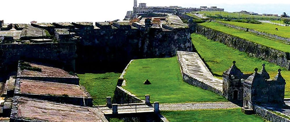 Construction of the La Cabaña fortress began in 1763. At the time of the Cuban Revolution it was being used as a prison. For much of 1959, Che oversaw the trials and executions of “enemies of the revolution” here.