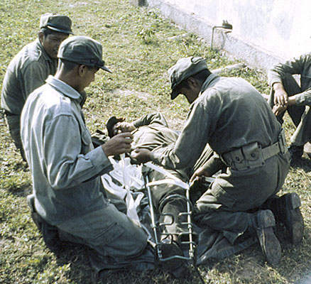 Bolivian Ranger medics practice splinting a broken leg.