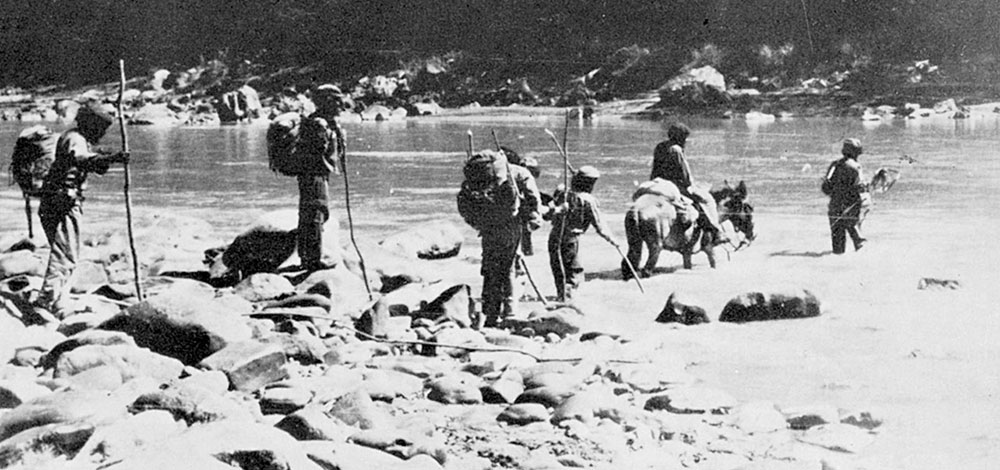 The remnants of the foco crossing the Río Grande River in mid-September 1967. Che Guevara is third from the right, without a rucksack. Every river crossing meant added risk for the fatigued guerrillas.
