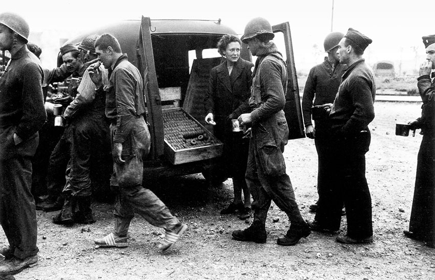 Forcemen receive coffee and doughnuts from the Red Cross at Santa Maria after the battle on La Defensa.