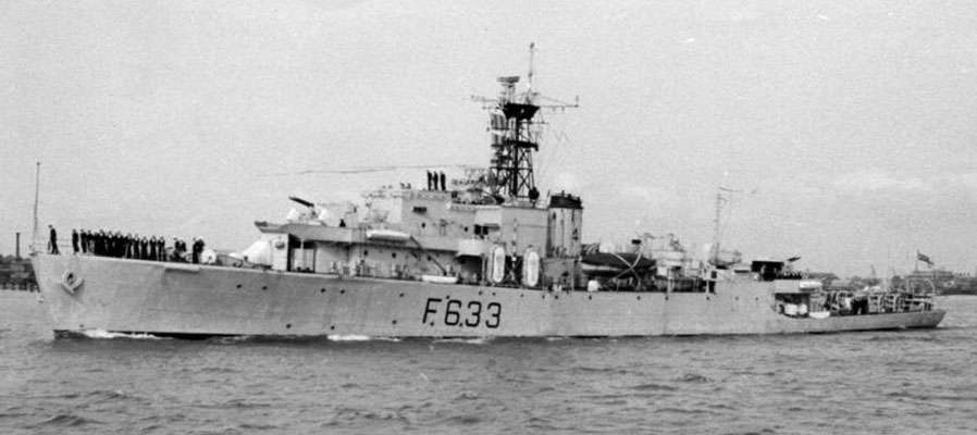The Royal Navy Frigate HMS Whitesand Bay took the Raiders and Pounds’ Force to Kunsan, a 100 miles south of Inch’on, where they disembarked in rubber boats to reconnoiter three beach areas.