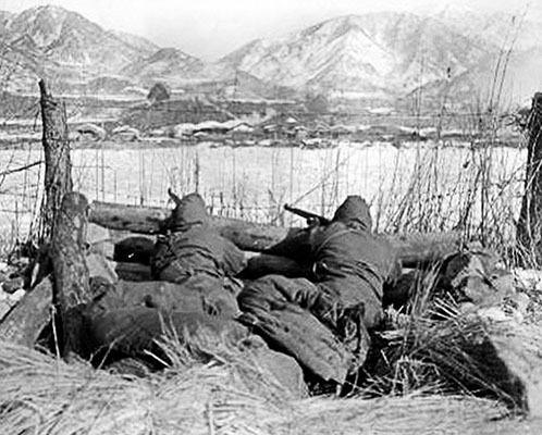 PFC William E. Joyner and PFC John W. Connor in position at Chang-to 13-15 January 1951.