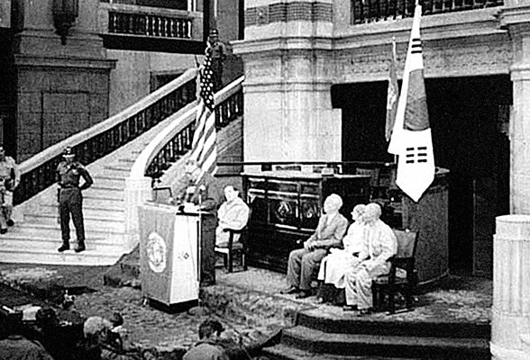 29 September 1950. Syngman Rhee and General MacArthur at the ceremony to return the capitol of South Korea to Seoul.