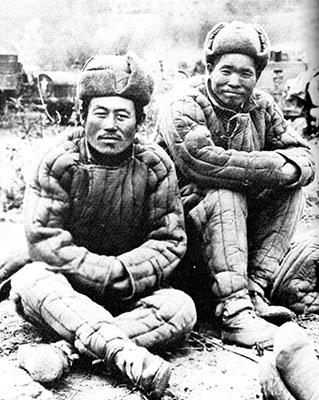 Red Army Chinese soldiers were readily identifiable to BG Paik Sunyup because he had fought them in northern China during WWII.