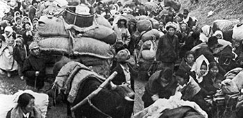 Fleeing North Korean refugees with only the possessions that they could carry on their backs or pile onto carts jammed the roads to Hungnam.