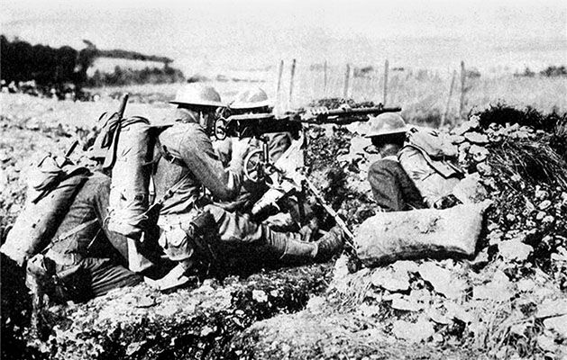 U.S. Soldiers manning a Hotchkiss 8mm Lebel M1914 medium machinegun in action.