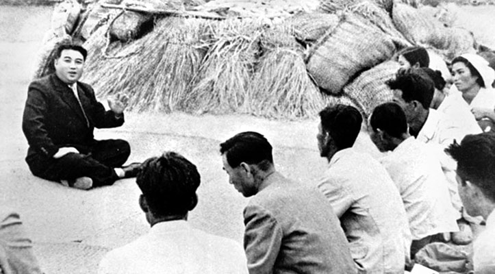 Communist leader Kim Il Sung lectures farmers from Kangso Gun (County), South Pyongan Province in North Korea, October 1945.