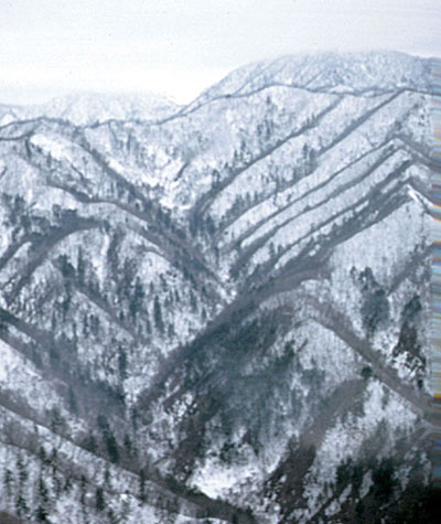 This aerial view of East Coast mountains typified the topography of TF KIRKLAND’s area of operations between Wonsan and Sokch’o-ri. KIRKLAND had too few personnel and was too ill-equipped to cover the entirety of this nearly 100-mile mountainous expanse, so it operated generally in and around the Kojo area.