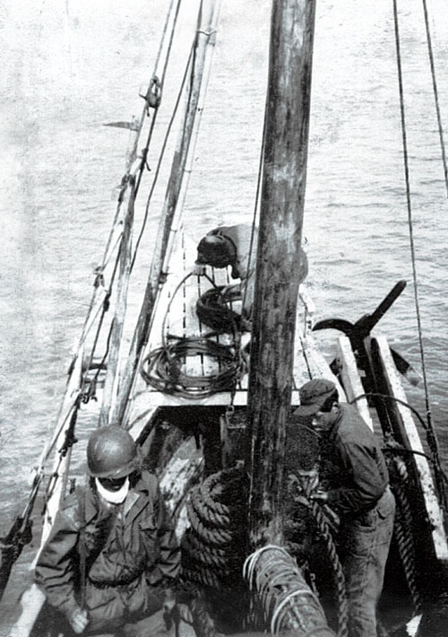 CCRAK crew rigging mast aboard a Yak.