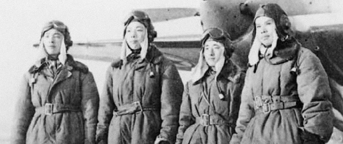 Chinese crewmen pose in front of one of the Soviet-made Tu-2 Bat bombers that survived the disastrous daylight attack on Taehwa-do on 30 November 1951.