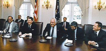 MG John Singlaub with President Ronald Reagan